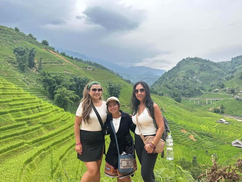 Ha Noi-Sapa Authentic Trek & Homestay wih hmong women (2D1N) - The early bus from Hanoi to Sapa