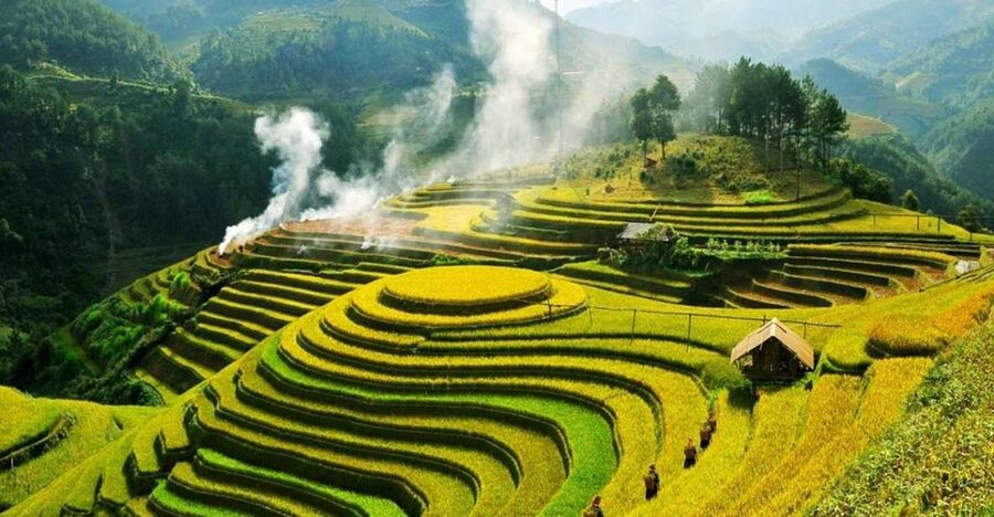 Hanoi: 2-Day Sa Pa Guided Village & Homestay Trekking Tour - Your first look at Sa Pa town