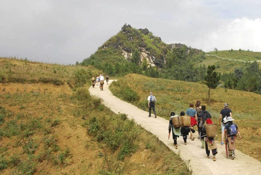 Hanoi: Sapa Trekking 2 Days 1 Night - Sleeper Bus from Hanoi - Group size, guides, and the pace of the day
