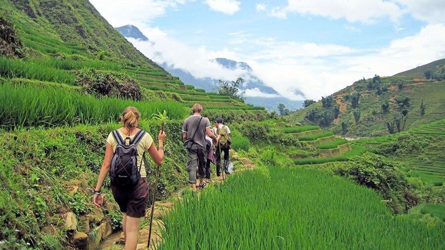 Hanoi: Sapa Trekking 2 Days 1 Night - Sleeper Bus from Hanoi - Arriving in Sapa and preparing for Cat Cat