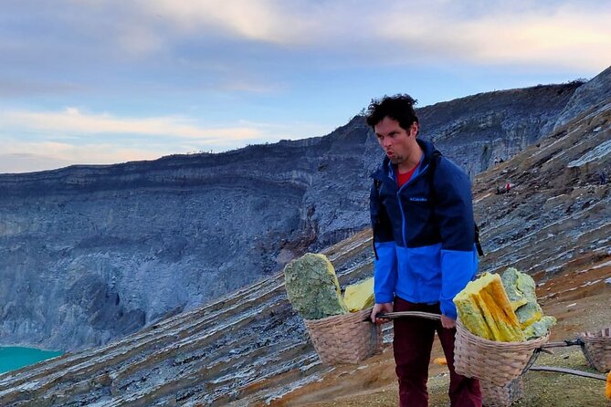 Ijen Blue Fire Trekking - Sunrise over the turquoise crater lake