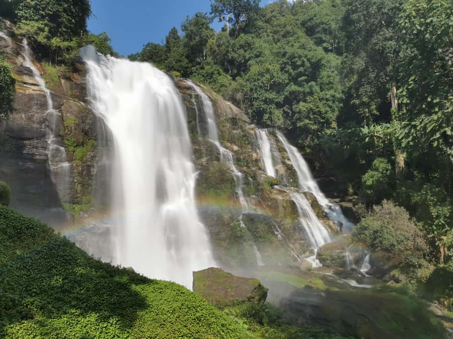 Inthanon national park, Trekking and Sightseeing in one day. - Twin pagodas with mountain views and Thai history