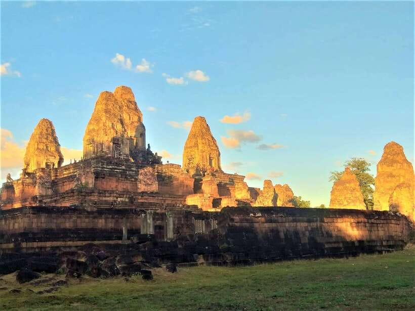 Kbal Spean Trekking Tour with Banteay Srei & Landmine Museum - Private tour or small group?