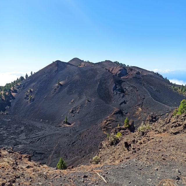 La Palma: Guided trekking tour to volcanoes south - Hoyo Negro and the first major crater views