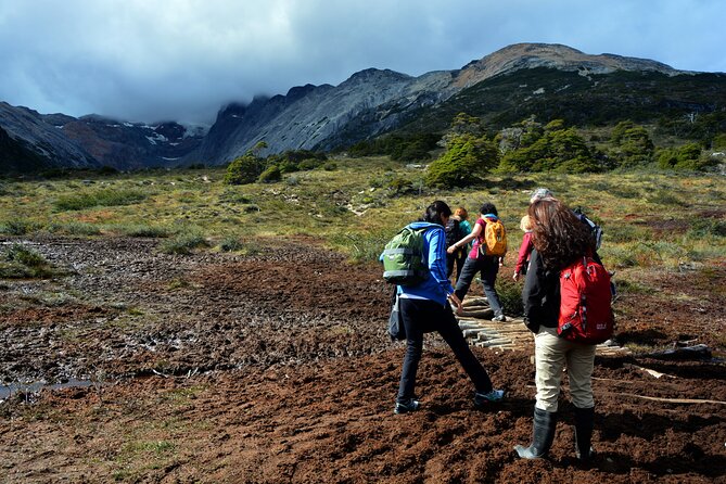 Laguna Esmeralda Trekking Adventure with Lunch - A different route back to the Nunatak Refuge