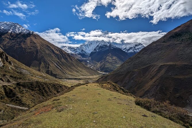 Manaslu Trekking - Days 6 to 8: Buddhist villages and the first Manaslu views