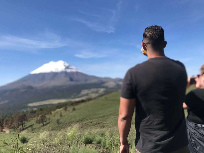 Mexico City: Guided Volcano Trek with Lunch - Guides, group size, and how the day feels