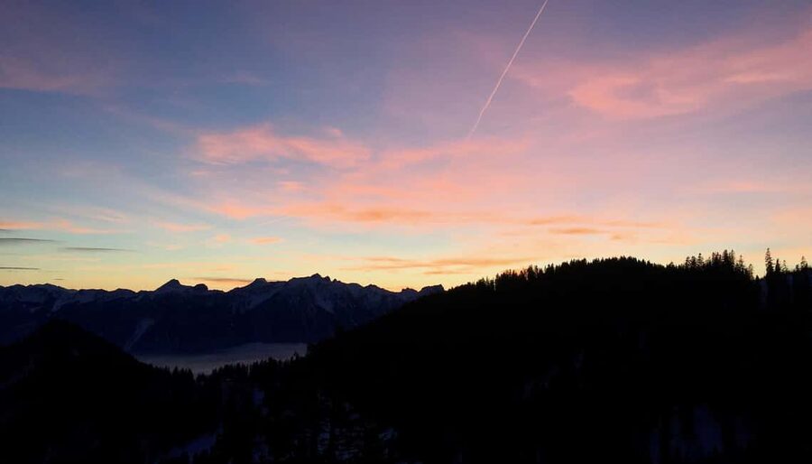 Montreux: Snowshoe Trek with Fondue and Wine - The fondue stop is more than a meal