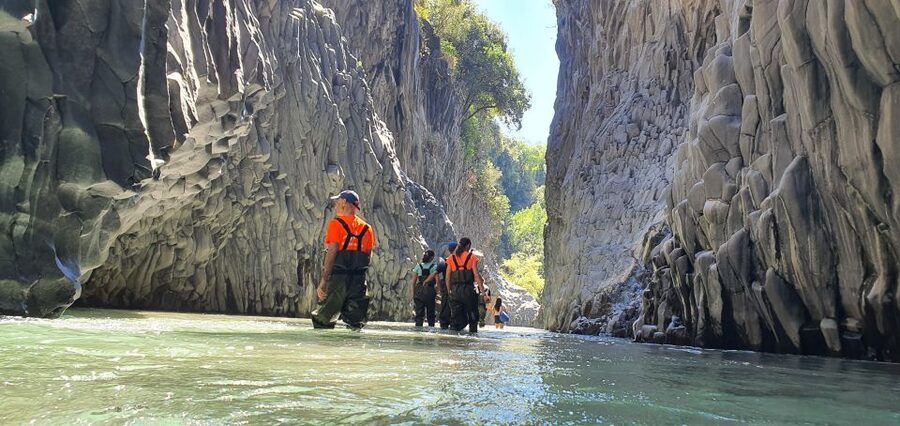 Motta Camastra: River Trekking Tour in the Alcantara Gorges - What the guide adds, and where the limits are