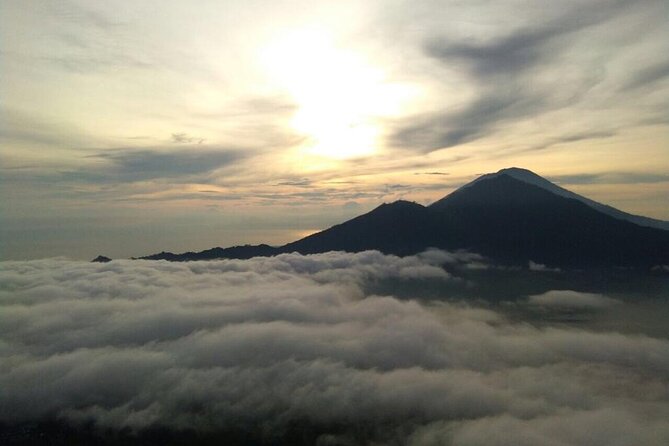 Mount Batur Sunrise Trekking with Private Guide and Breakfast - Sunrise at the top of Mount Batur