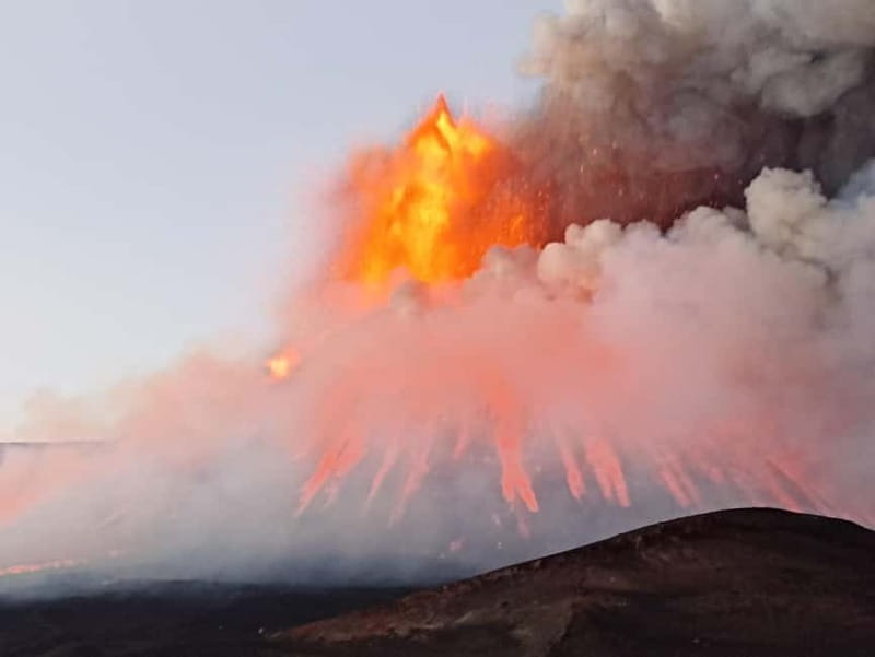 Mount Etna: Central Crater (3,340 meters) with Jeep and Trek - The 100-minute climb across old lava