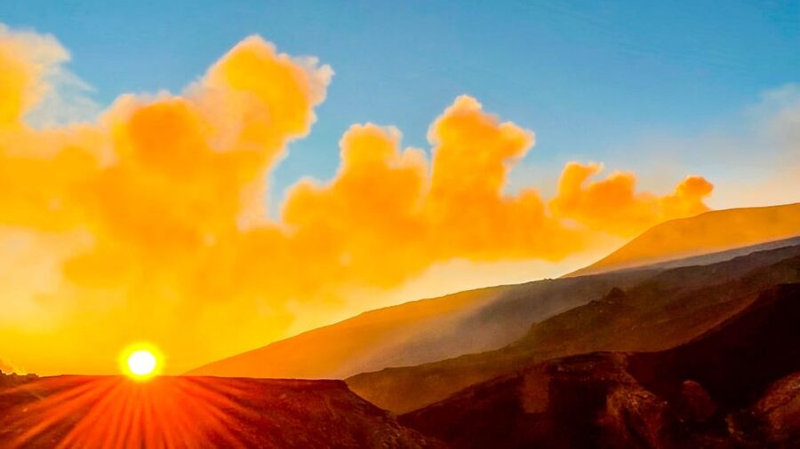Mount Etna: Trek to 3000m with cable car and 4x4 - Inside a lava channel