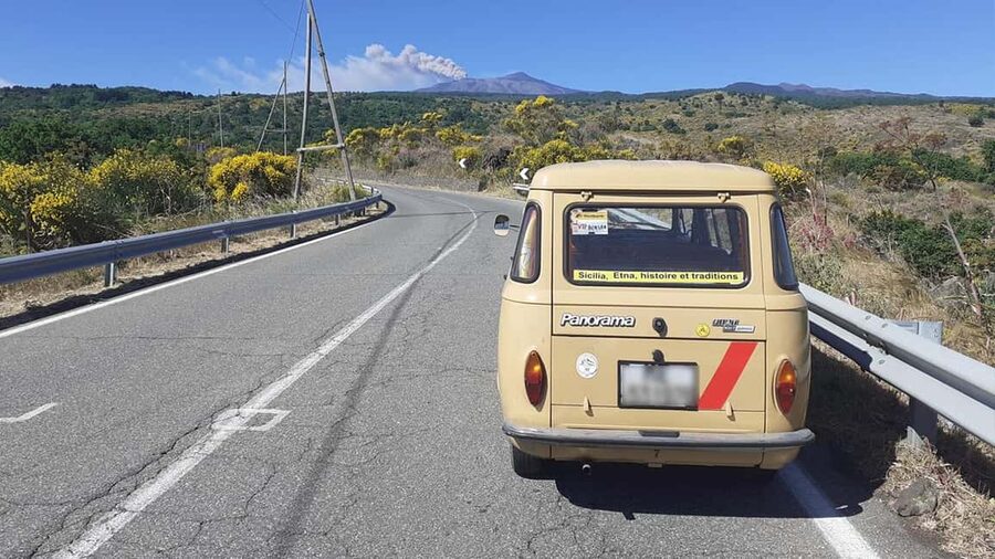 Mount Etna: trek with vintage car, tasting sicilian produtcs - Etna white wine with a high-altitude view