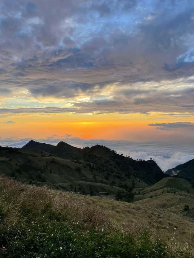 Mount Rinjani: 2D-1N Trekking Summit Sunrise Point Join Tour - Who should choose this two-day itinerary?