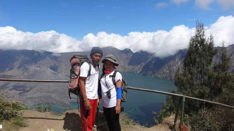 Mount Rinjani Trek 3D-2N To Summit - Lake - Hotspring - The people carrying the trip