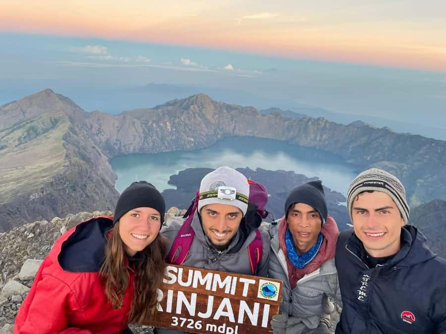 Mount Rinjani Trekking: 2D/1N Hike To Summit 3726m Full View - Day one: Sembalun village to the crater rim