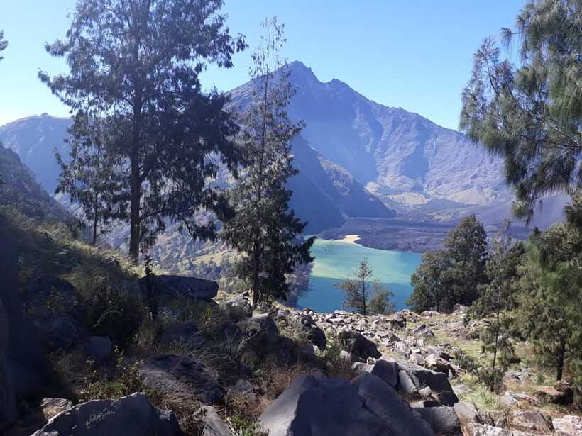 Mount Rinjani Trekking 3D/2N Lake,Host Spring Full Experiece - The climb to Senaru Crater Rim