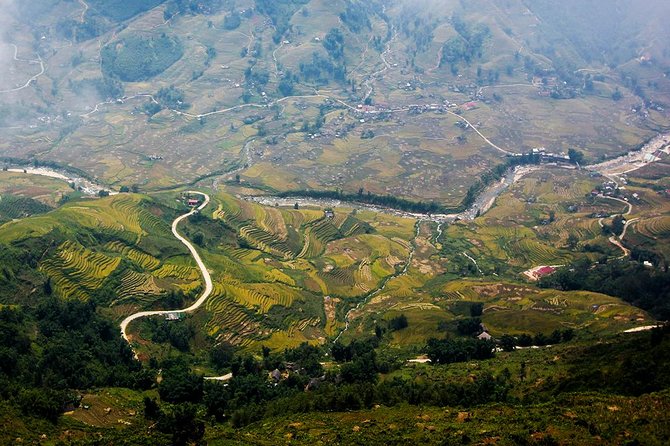 Mountain views and villages trek – 1 Day - From Sapa Church to the first mountain view