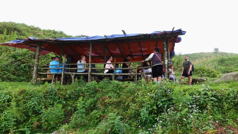 Mountain Views And Villages Trek - Descending Into Hang Da Village