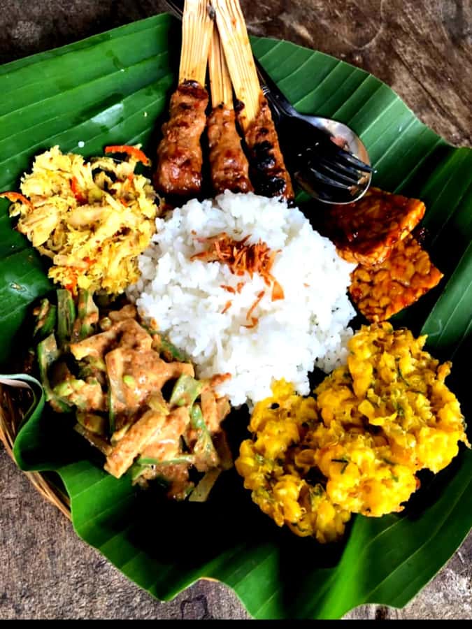 Munduk Jungle Trek to Banyumala & Pucak Manik – Private - Lunch at De Koffie in Wanagiri