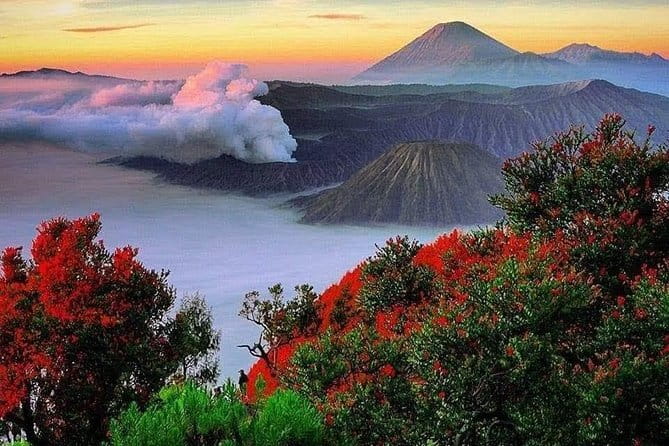 Munduk Twin Lake Jungle Hike, Ulun Danu Temple, & Waterfall - Practical preparation for a smoother day