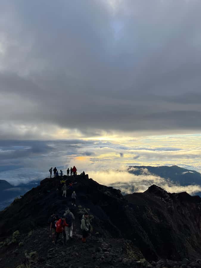 Oke Rinjani 2-Day Trek – Summit senaru Climb & Amazing Views - The climb to Pelawangan Senaru at 2,641 meters