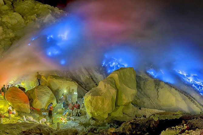 Overnight Mount Ijen Blue Fire Trek Tour From Bali (Private-All Inclusive) - The Java rest stop and the 2 a.m. Ijen climb