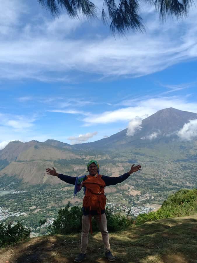 Pergasingan Hill Trek: Unveiling the Beauty of Sembalun - Sunrise above Sembalun