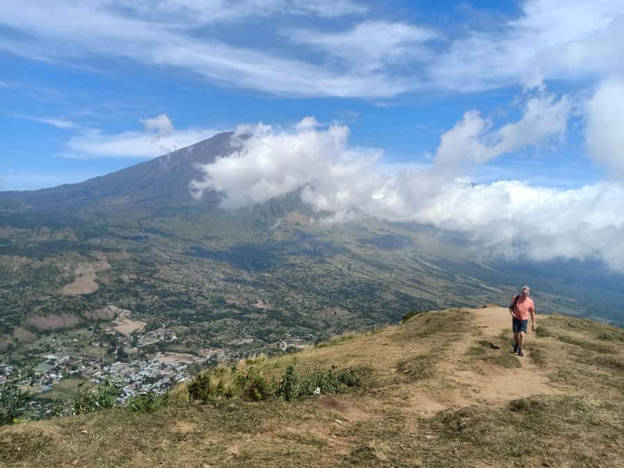Pergasingan Hill Trek: Unveiling the Beauty of Sembalun - Leaving Sembalun before dawn