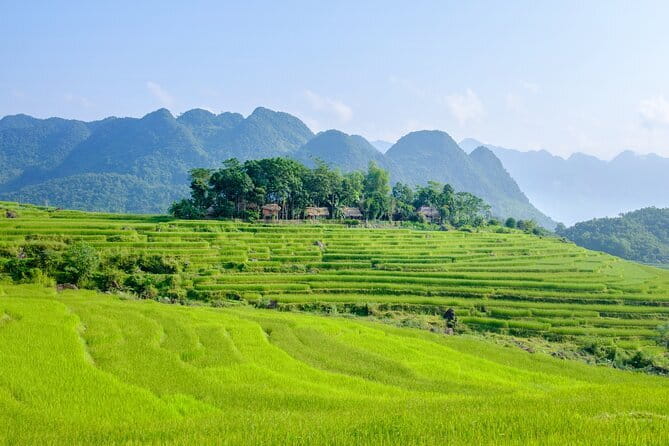 Pu Luong 3-Day Adventure: Trekking, Cycling & Local Cooking Class - Hieu Waterfall: a natural break in the walking day