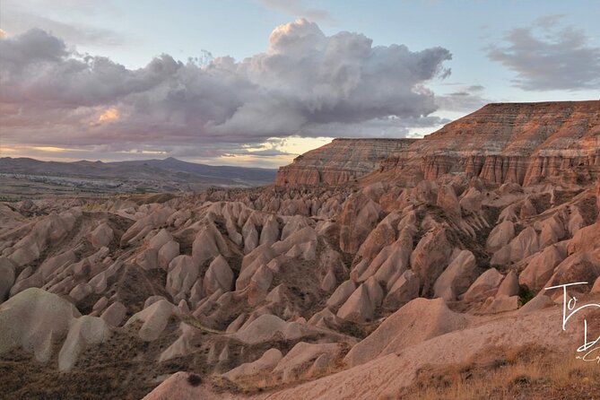 Red & Rose Valley Sunset Hiking Tour with a Trekking Dog "Oscar" - Walking through the Red and Rose Valleys