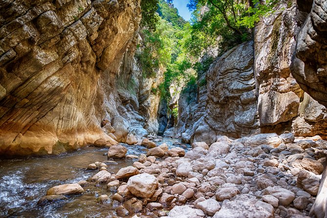 River Trekking in Neda - A picnic with local products