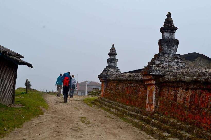 Sandakphu Singalila Ridge Trek - 6 Days - Day 1: Darjeeling to Rimbeek, then Gurdum