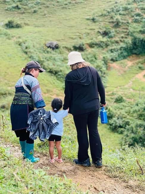 SAPA: 1-DAY TREKKING TOUR WITH LOCALS, LUNCH & RICE FIELDS - Y Linh Ho and the Black Hmong rice terraces