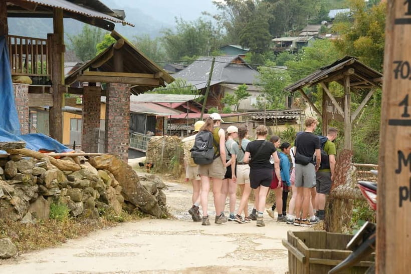 Sapa 3-Day Trekking Adventure from Hanoi - Day two: Y Linh Ho, Lao Chai, and Ta Van