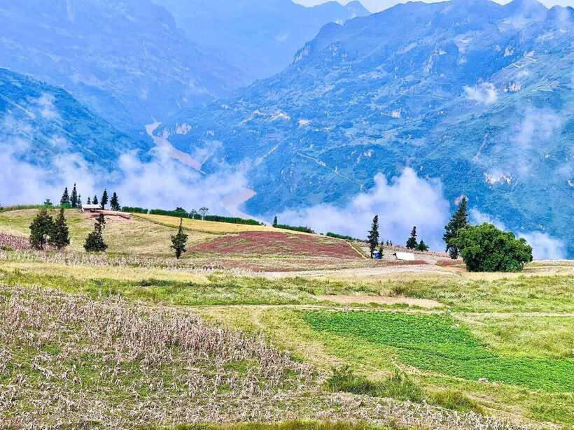 Sapa: Ta Phin Village Trek with Lunch and Bathing Experience - Starting in Sapa and heading toward Suoi Ho