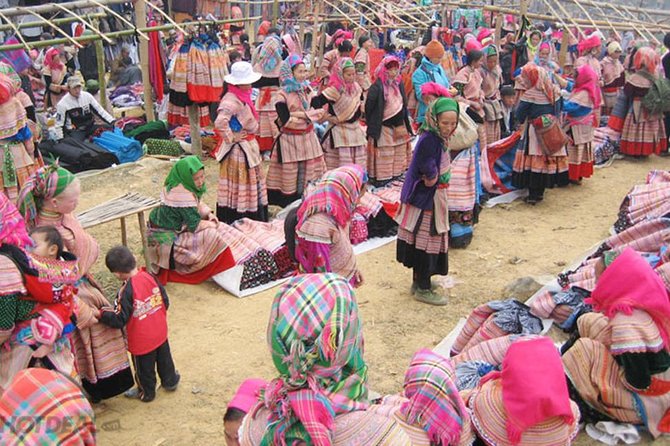 Sapa Trek Tours -2D1N Stay At 3*** -TRANSFER BY SLEEPING BUS - The 5-kilometer walk to Y Linh Ho