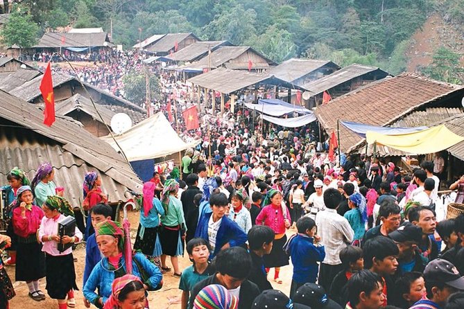 Sapa Trek Tours -2D1N Stay At 3*** -TRANSFER BY SLEEPING BUS - Meeting Black Hmong and Red Dzao communities