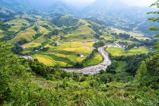 Sapa Trekking 3 Days 2 Nights (Hotel) - Departure From Hanoi - Day one: Sapa, lunch, and the Cat Cat walk