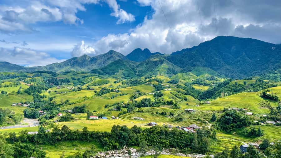 Sapa: Trekking Through Terraced Rice Fields & Valley 1 Day - Lunch by the Muong Hoa Stream