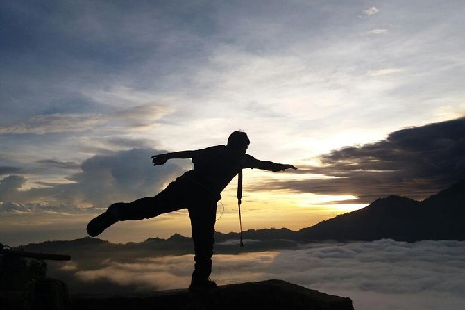 Sharing Mount Batur Sunrise Trekking And Natural Hot Spring - Breakfast at the summit before sunrise