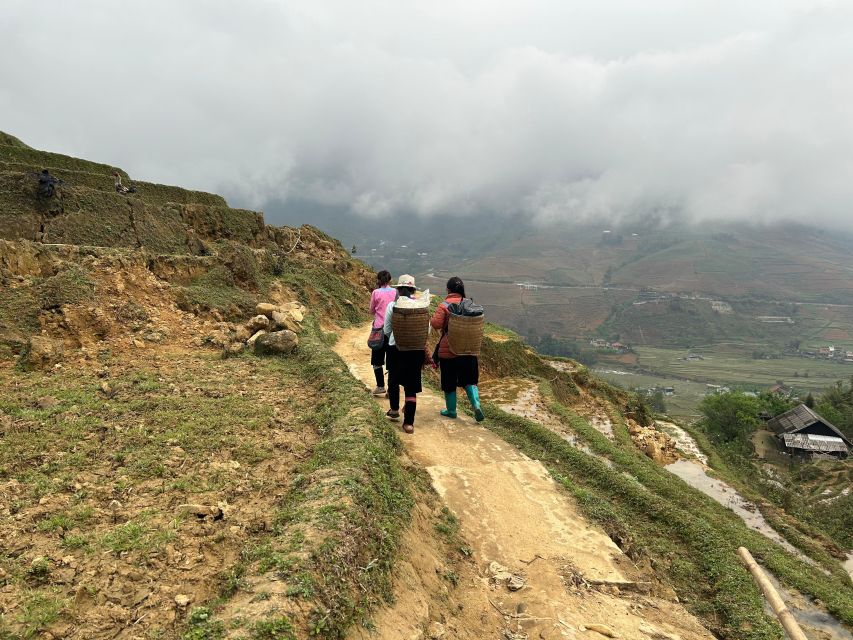 Soob Sapa Trekking Tour - A family lunch in Y Linh Ho