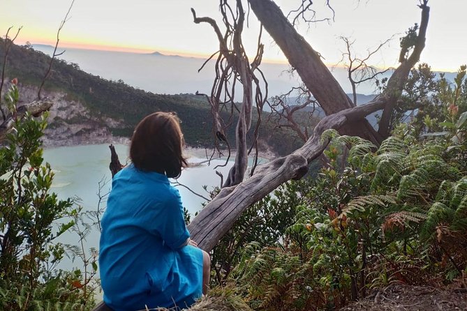 Sunrise Trekking At Sunan Ibu Kawah Putih - Stop one: Kawah Putih and the climb before sunrise