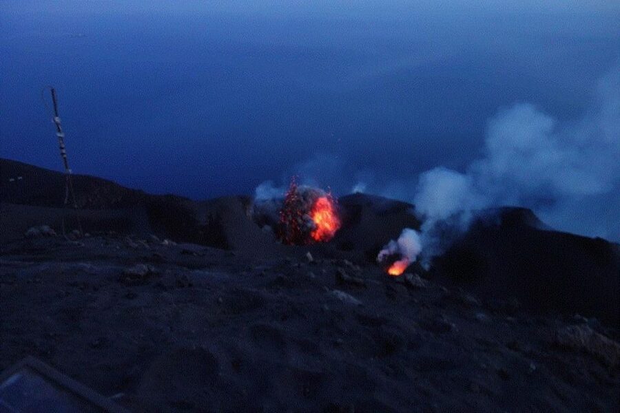 Sunset Trekking on vulcano Stromboli - Stromboli at sunset: a volcano show with no stage