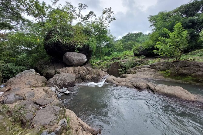 Tamanique Waterfalls Complex Trek + El Tunco Beach - Hiking down to Tamanique Waterfalls