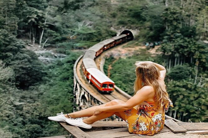 Trek to Little Adam's Peak and Nine Arches Bridge In Ella - Walking to Nine Arches Bridge