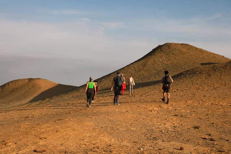 TREKKING GOLDEN SHADOWS - Sunset timing and the best photo moments