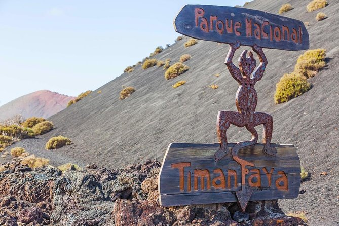 Trekking in the Volcanoes Natural Park in a small group - Key points to know before you book