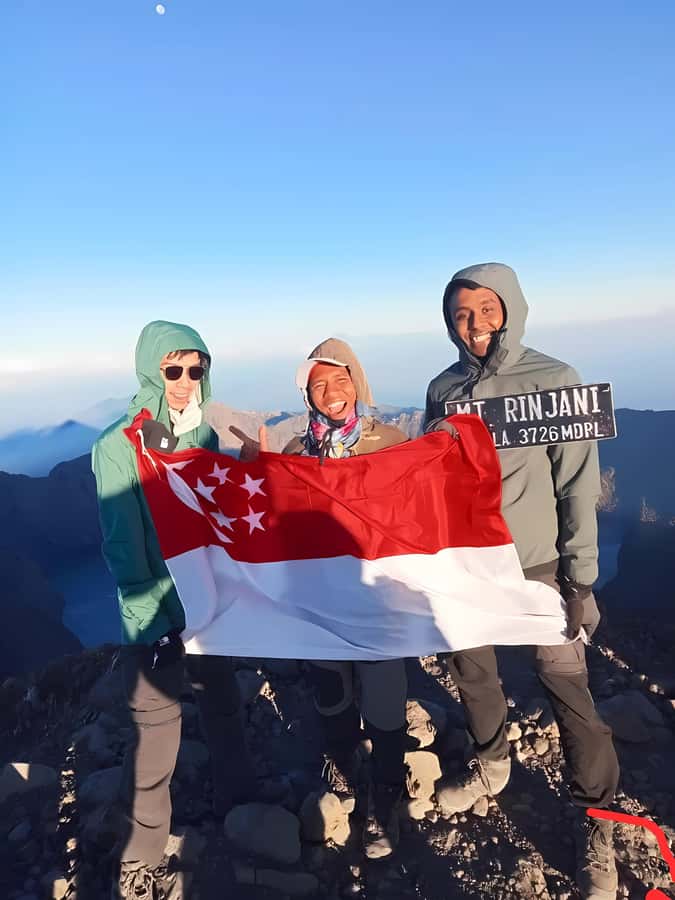 trekking mount rinjani summit join in group tour - Guides, porters, and the group experience