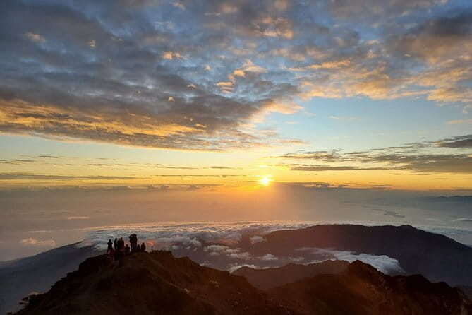 Trekking Mt. Rinjani 2D1N Via Sembalun - Crater Rim - Summit - Day 2: Eight hours from Sembalun to the crater rim